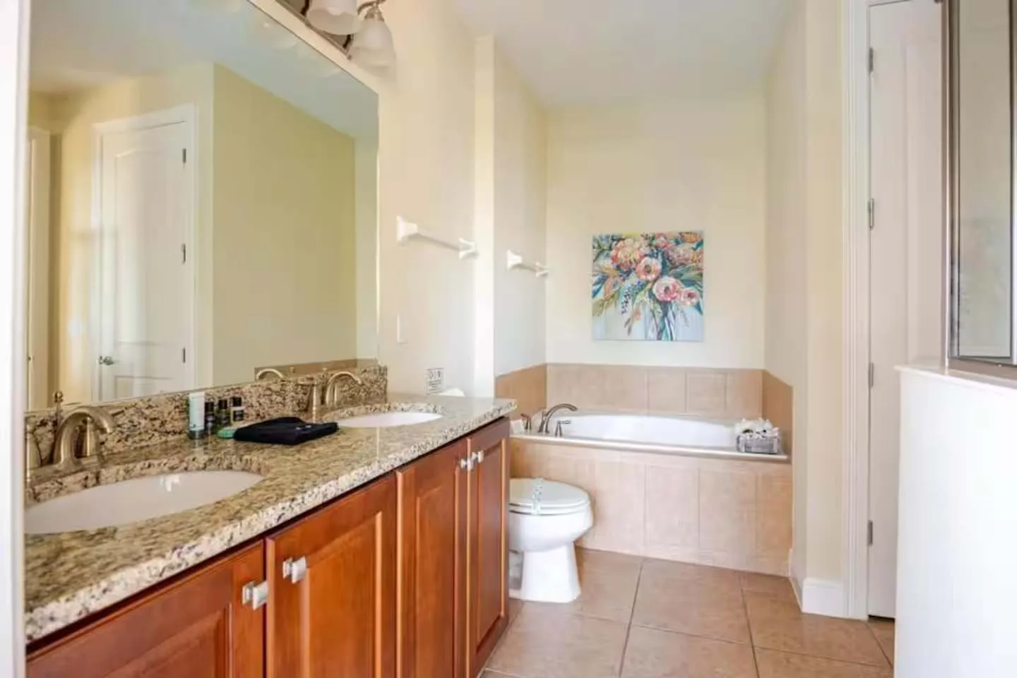 Double vanity with soaking tub