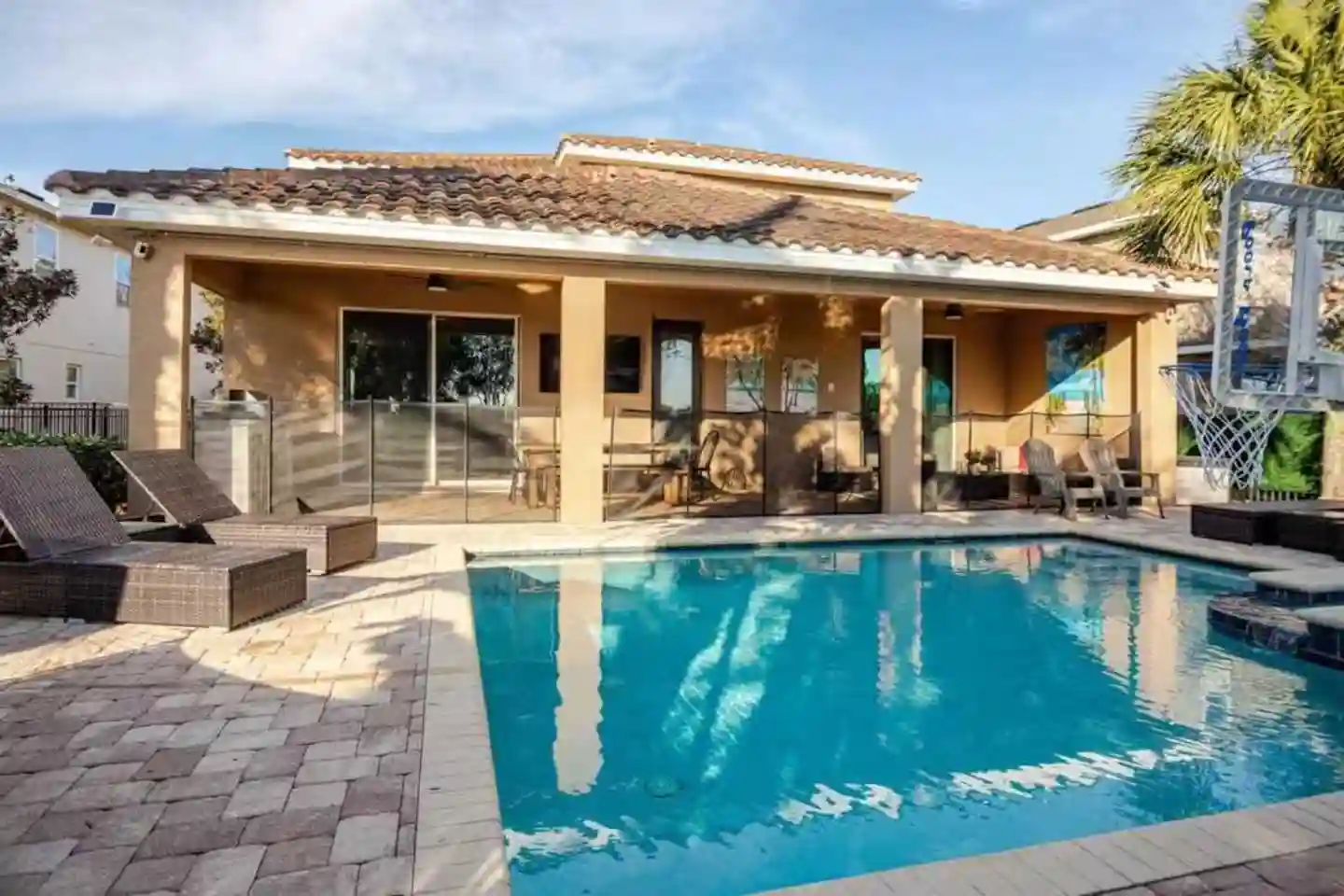 Pool, Sauna & Hot Tub