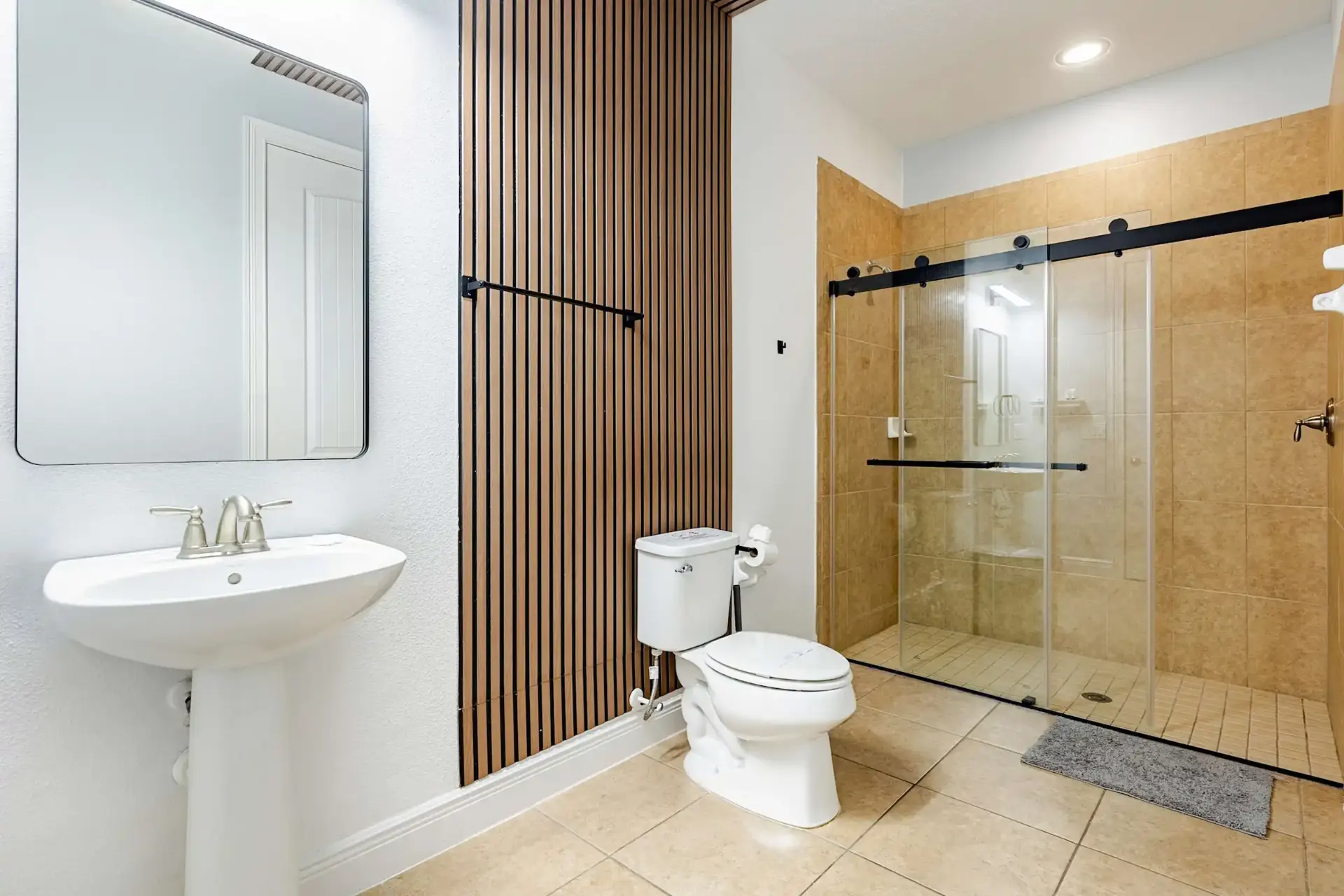 Tub & shower combo guest bath