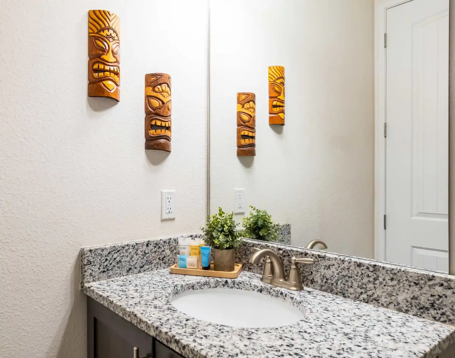 Double vanity en-suite